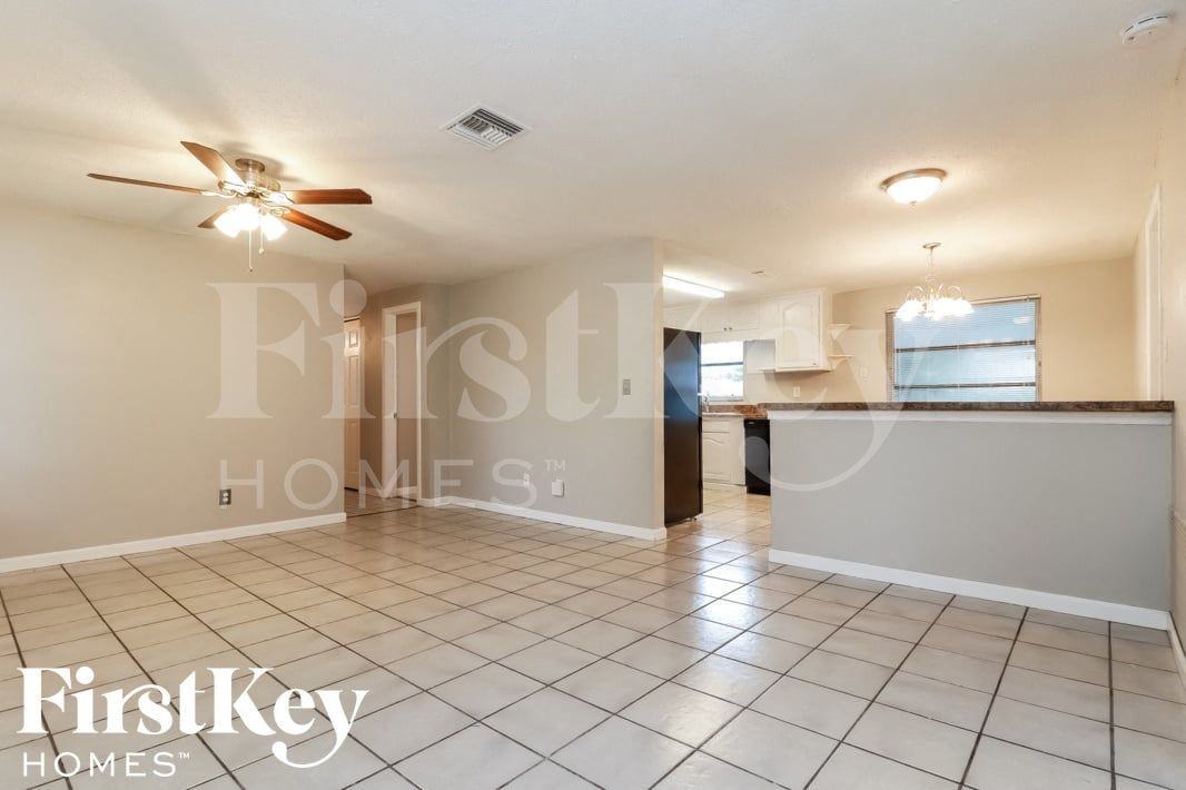 10212 127th Ave - Photo 3 of 17