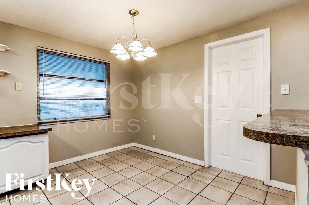 10212 127th Ave - Photo 4 of 17