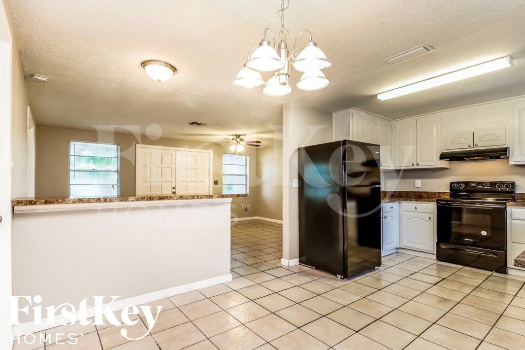 10212 127th Ave - Photo 5 of 17