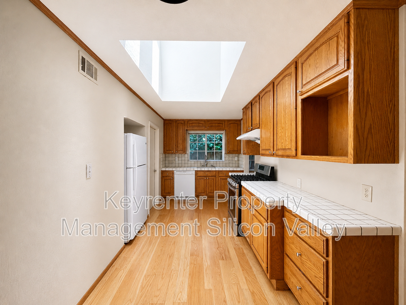 1114 Lynn Way - Photo 4 of 26