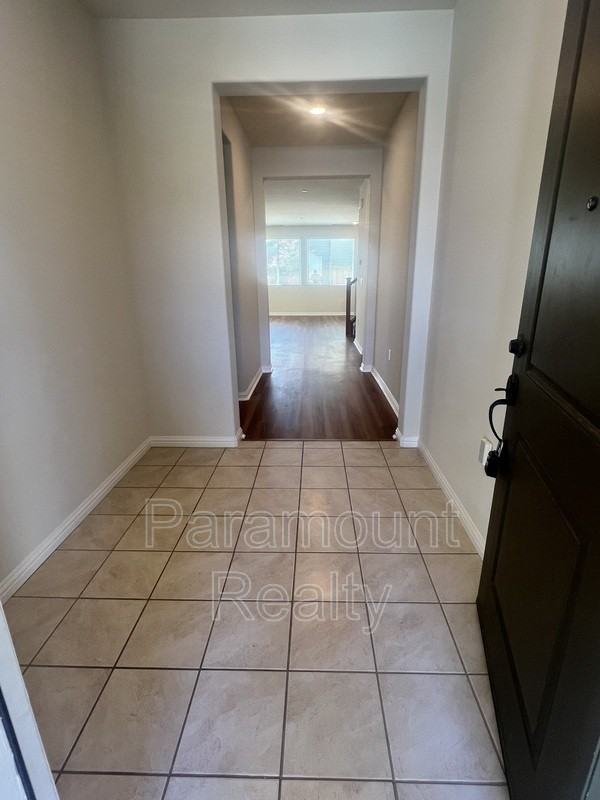 385 Savannah Way - Photo 3 of 36