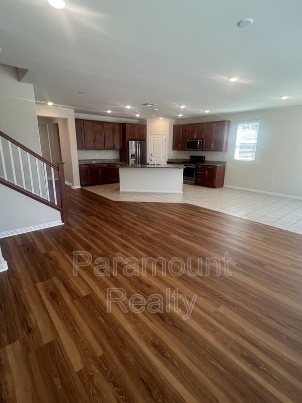 385 Savannah Way - Photo 7 of 36