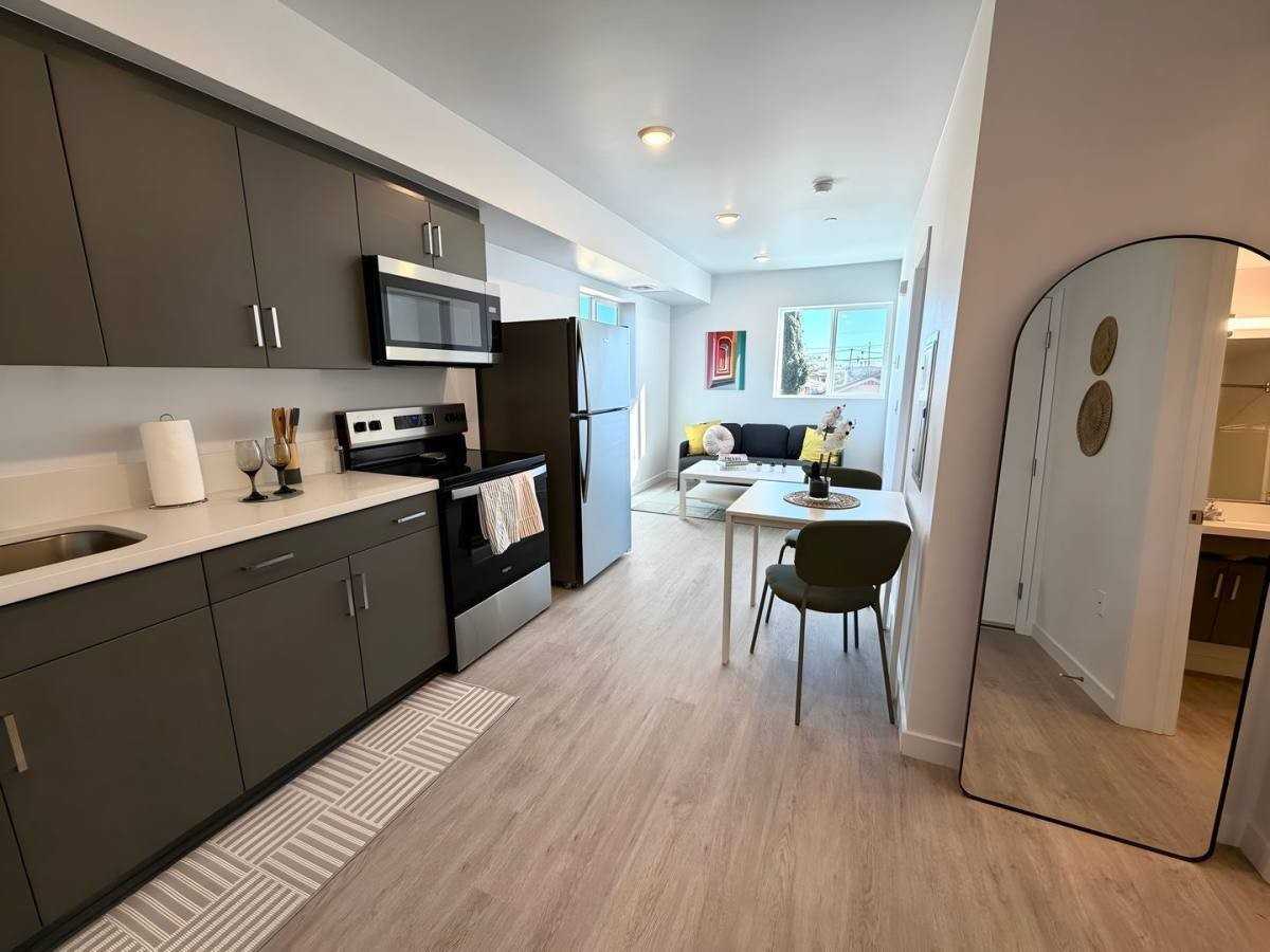 7518 S Hoover St #106A - Photo 5 of 10