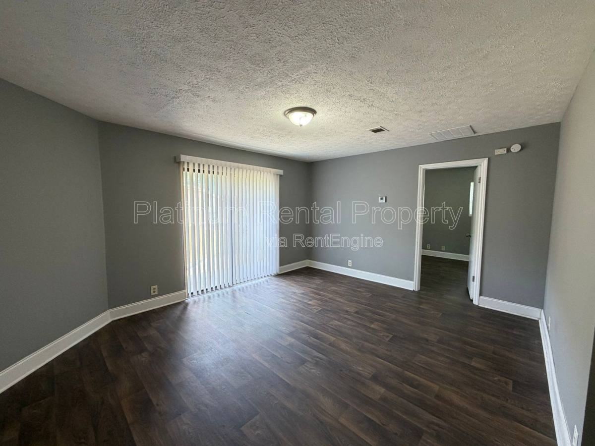1492 Waverly Way #B4 - Photo 5 of 10