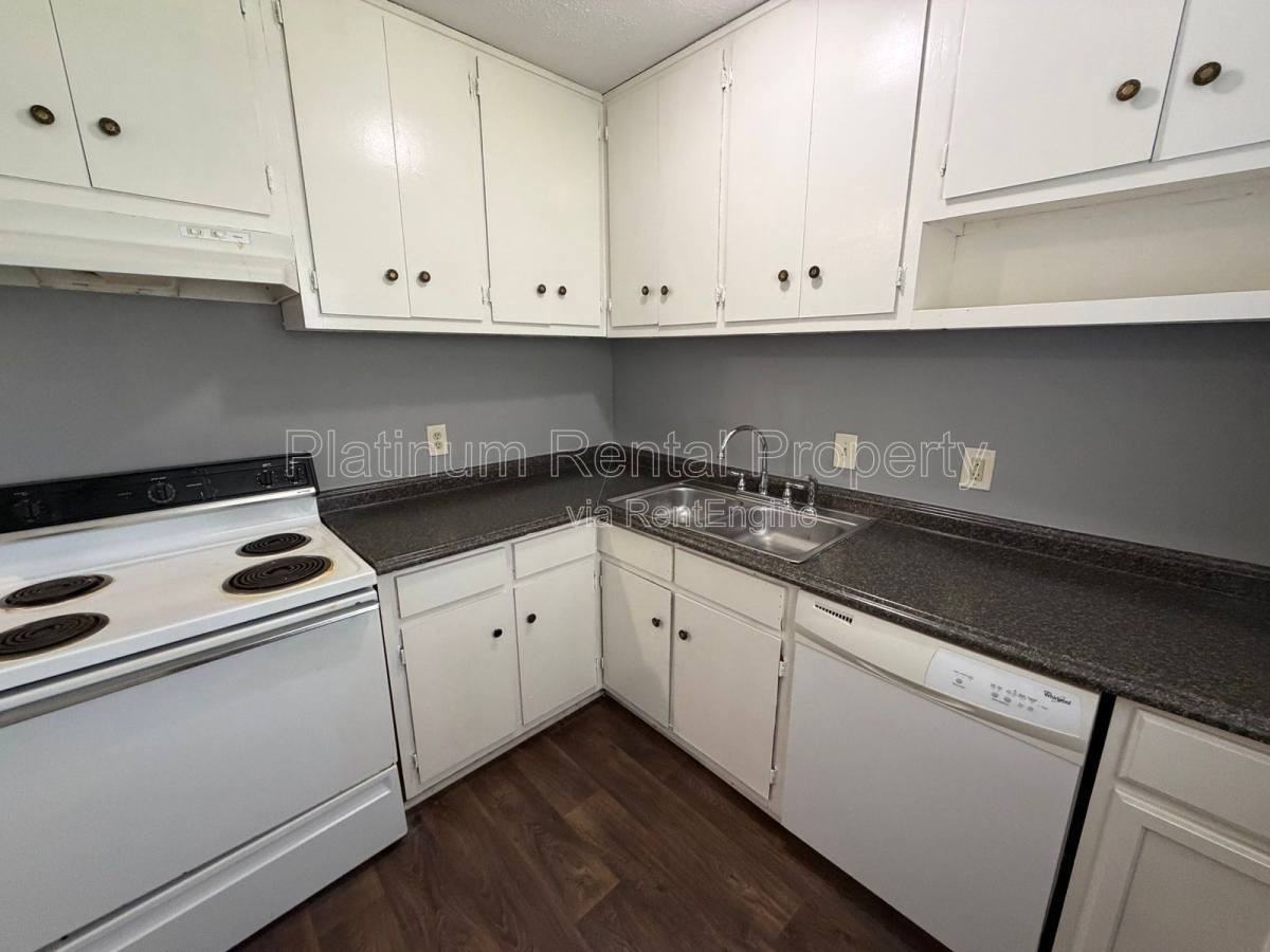 1492 Waverly Way #B4 - Photo 7 of 10