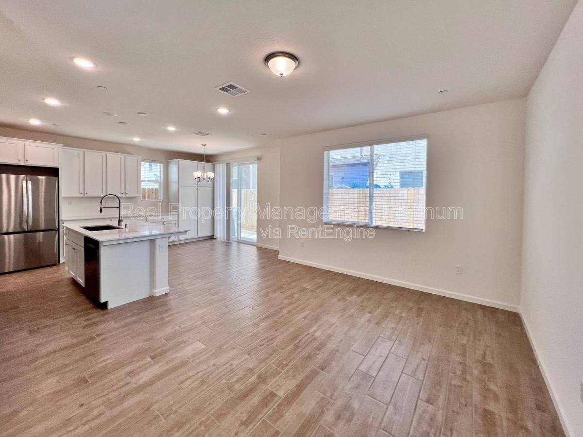 6596 E Cresthaven Dr - Photo 3 of 10
