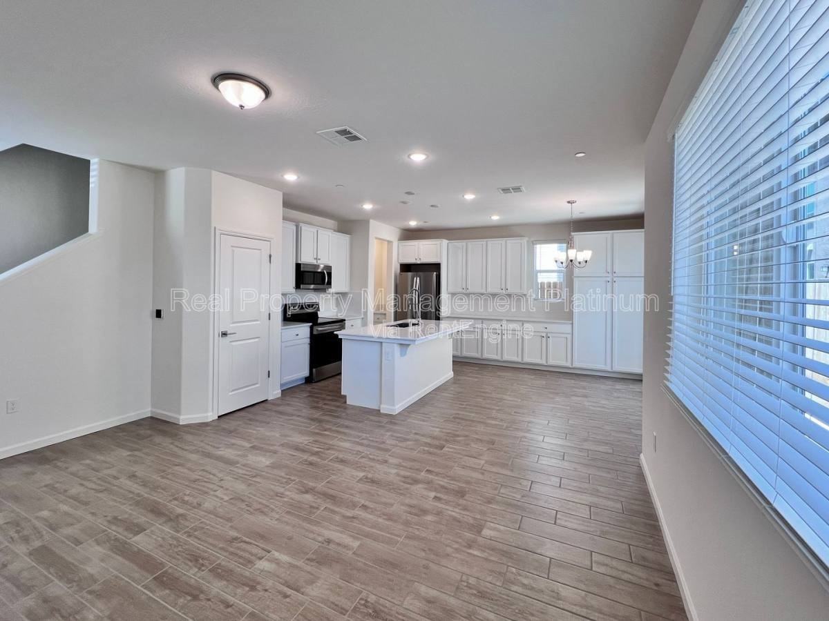 6596 E Cresthaven Dr - Photo 4 of 10