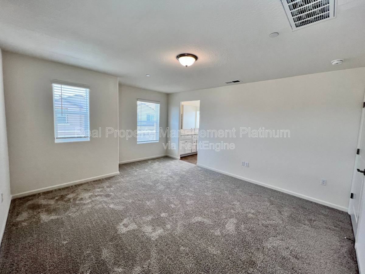 6596 E Cresthaven Dr - Photo 5 of 10