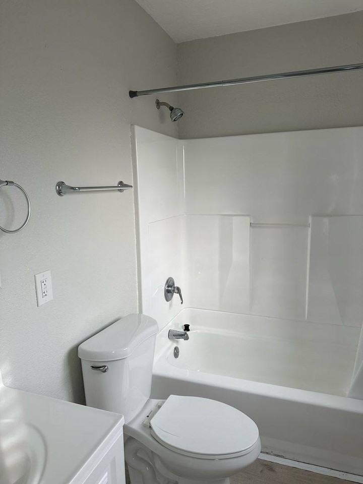716 E 81st St #A - Photo 3 of 9