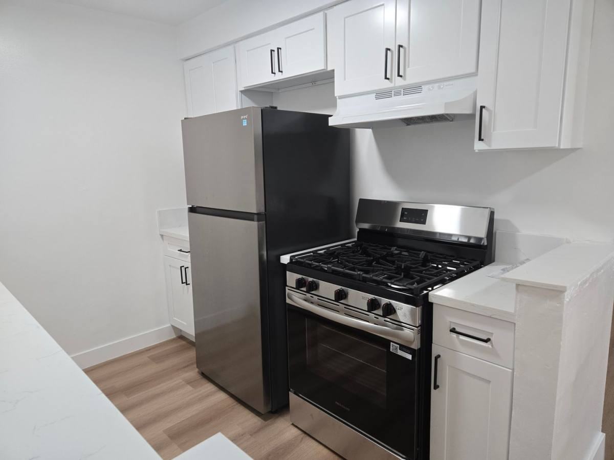 8208 Romaine St #1A - Photo 6 of 10
