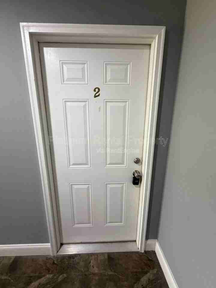 1512 Waverly Way #D2 - Photo 3 of 10