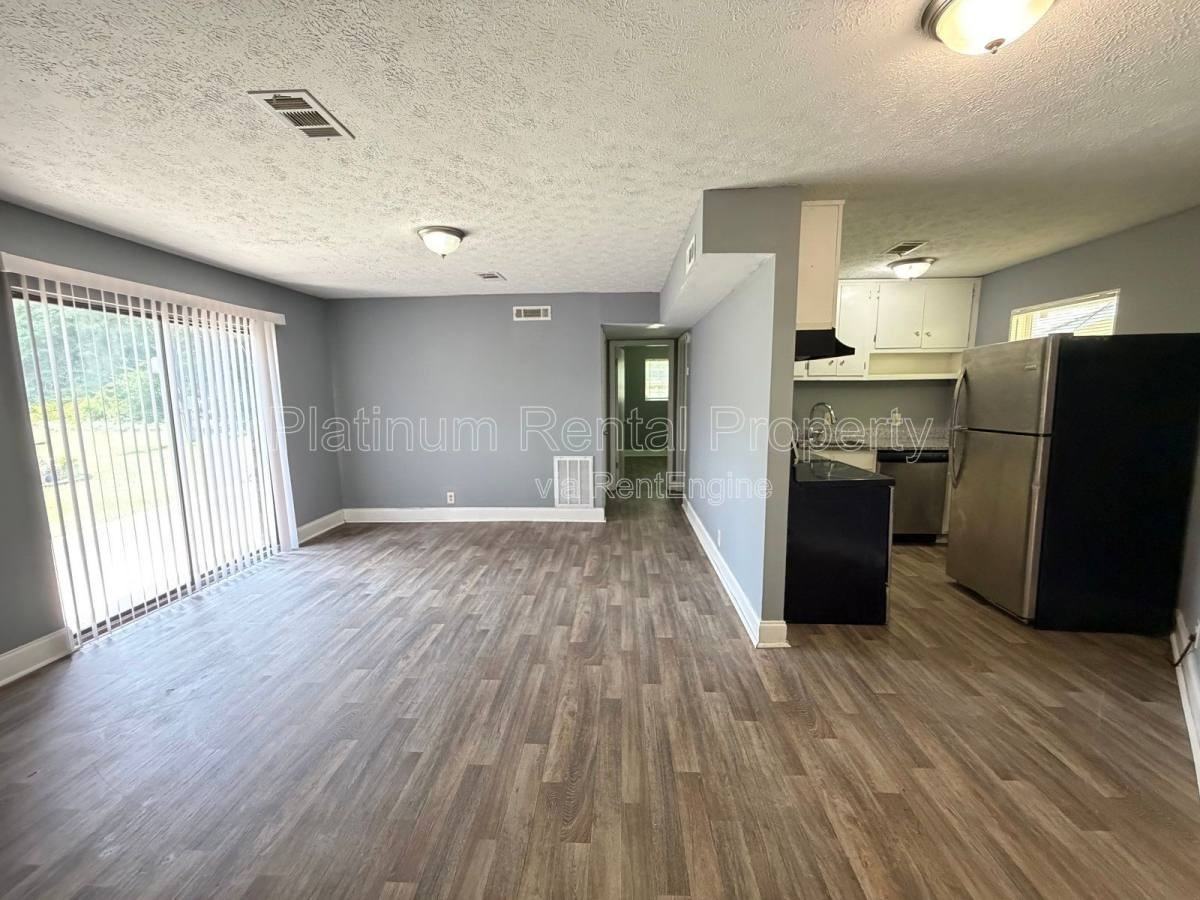 1512 Waverly Way #D2 - Photo 4 of 10