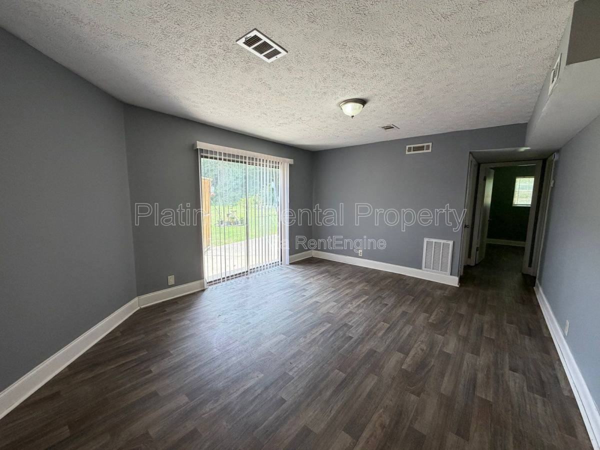 1512 Waverly Way #D2 - Photo 5 of 10