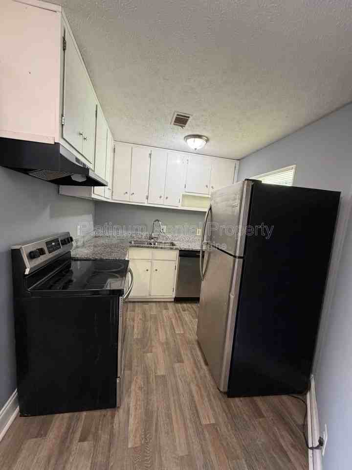 1512 Waverly Way #D2 - Photo 6 of 10