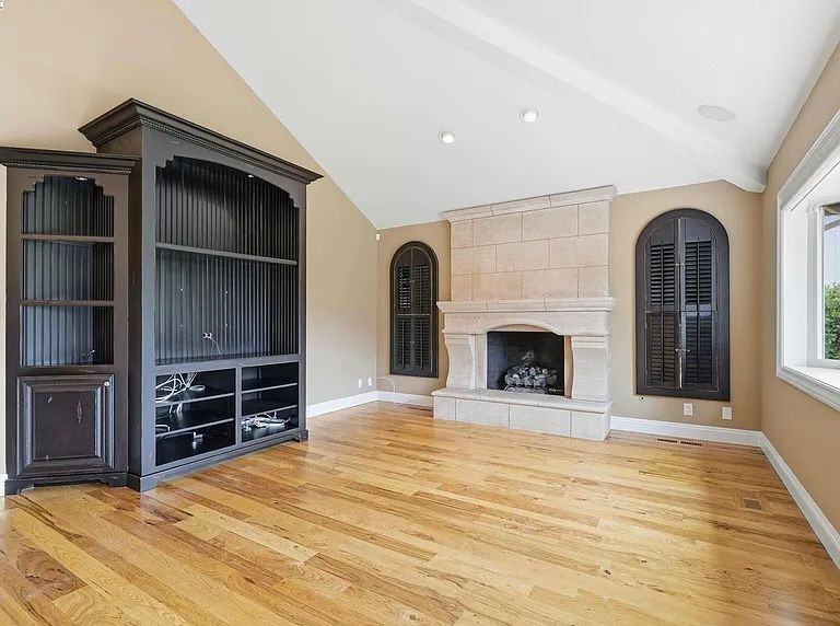 66 Oakridge Ct - Photo 2 of 15
