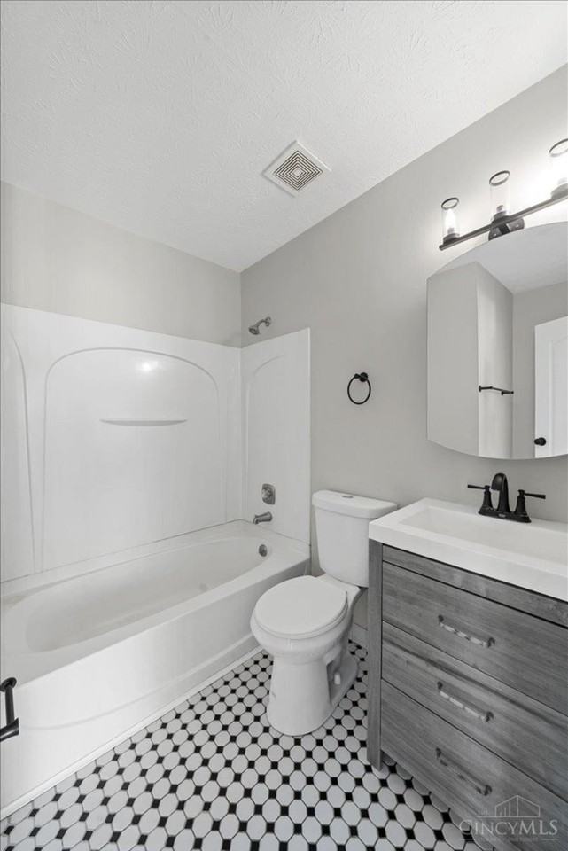 2382 W North Bend Rd #4 - Photo 3 of 6