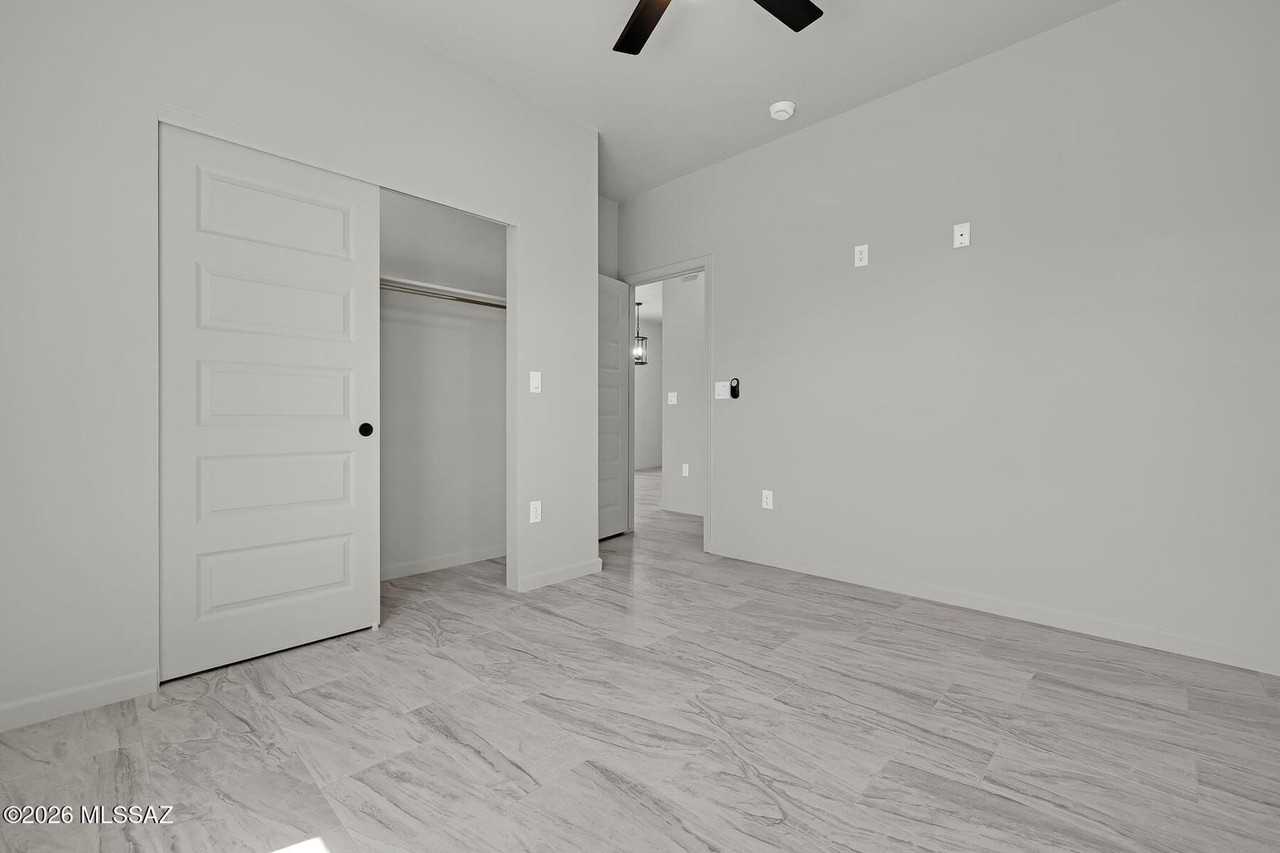 402 W Columbia St #1 - Photo 2 of 24