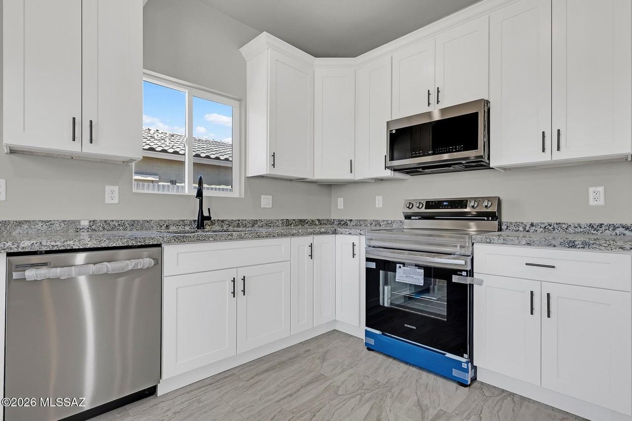 402 W Columbia St #1 - Photo 7 of 24
