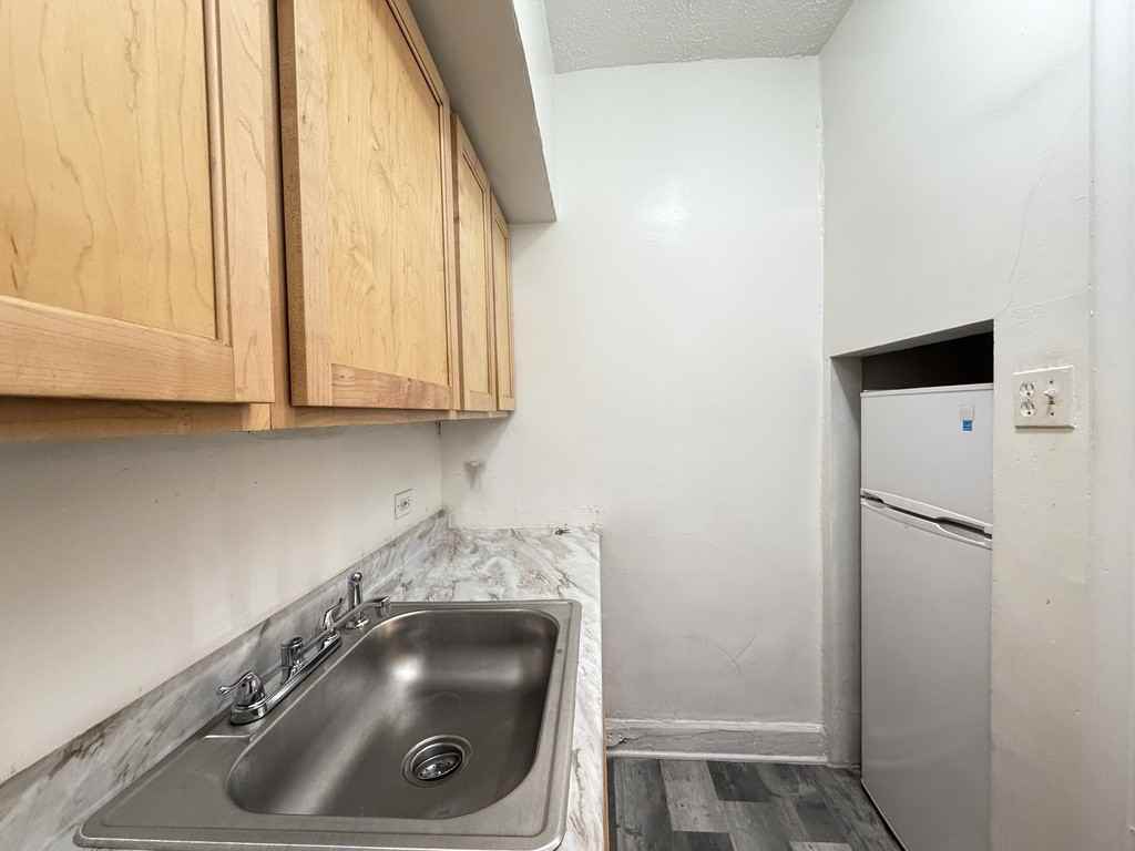 536 W Arlington Pl #107 - Photo 5 of 21