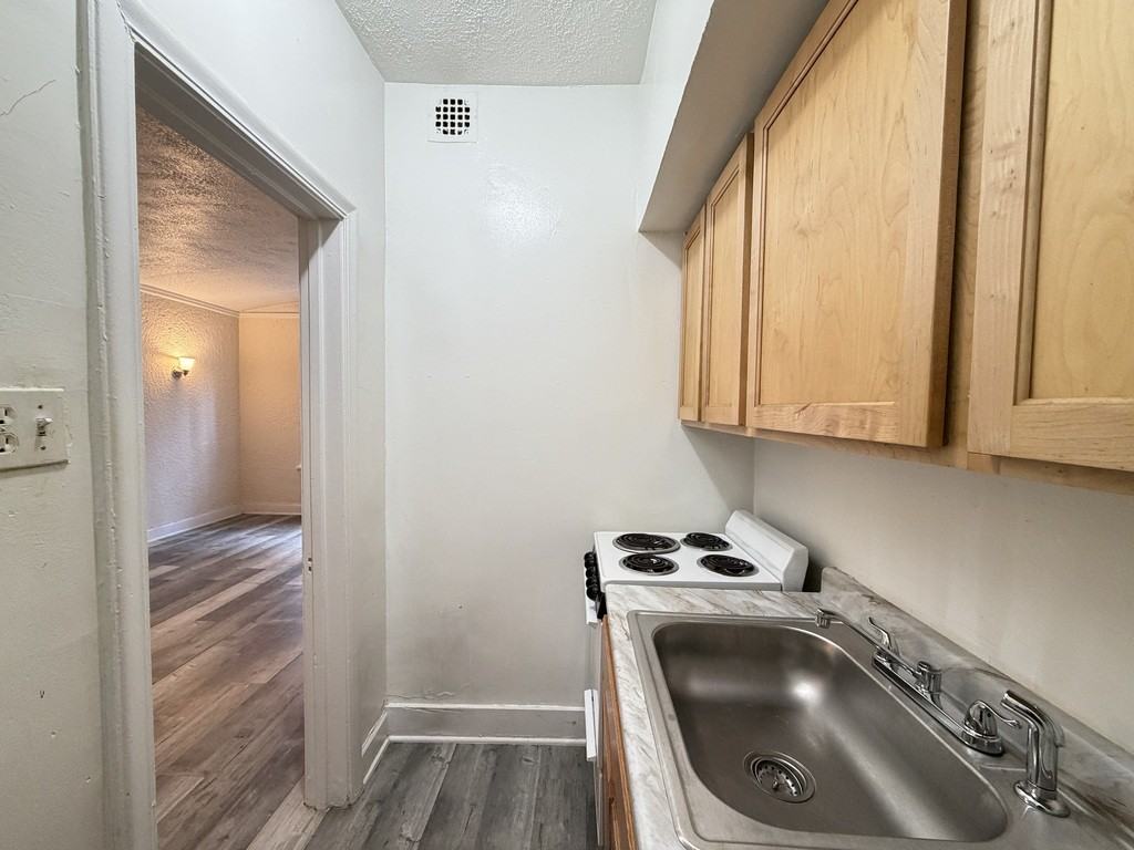 536 W Arlington Pl #107 - Photo 6 of 21