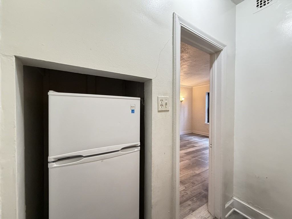536 W Arlington Pl #107 - Photo 7 of 21