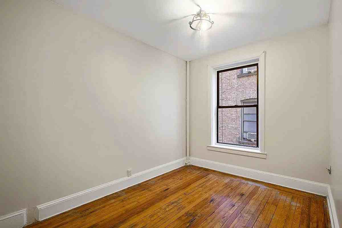 200 W 109Th St - Photo 3 of 8