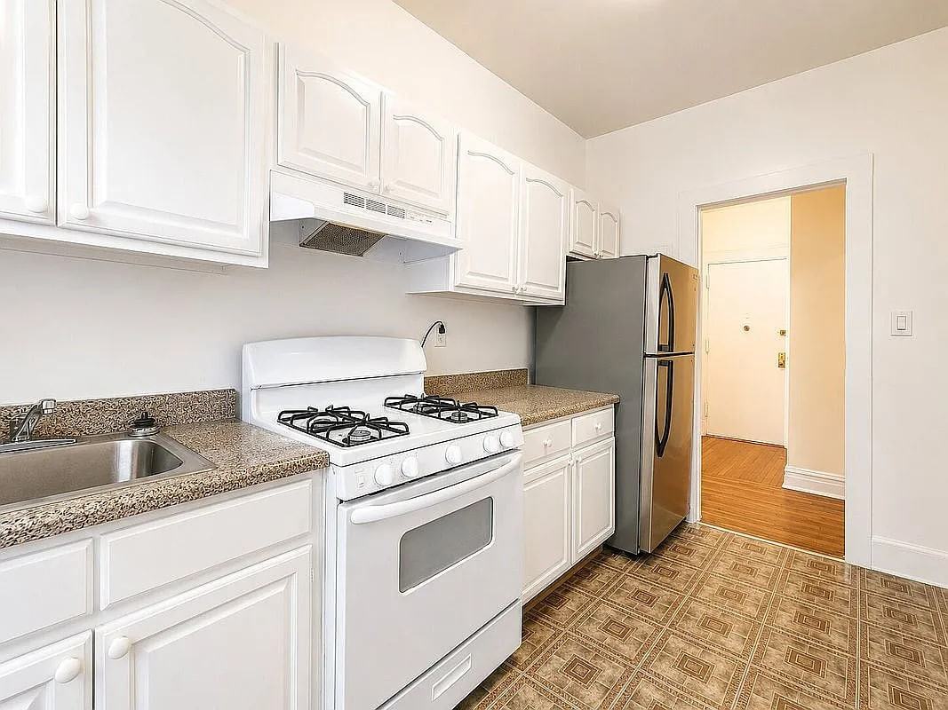 8320 Bay Pkwy - Photo 7 of 8