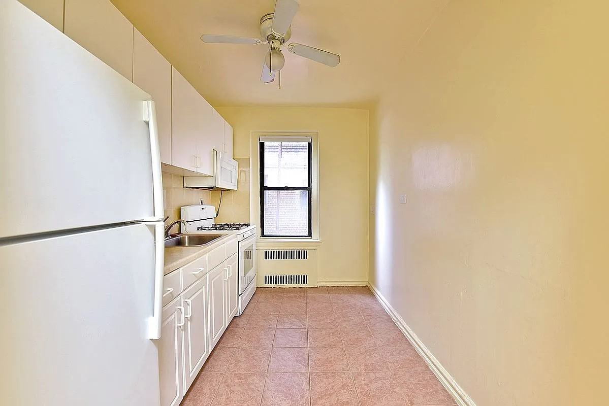 4301 46Th St - Photo 2 of 6