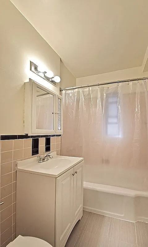 4301 46Th St - Photo 3 of 6