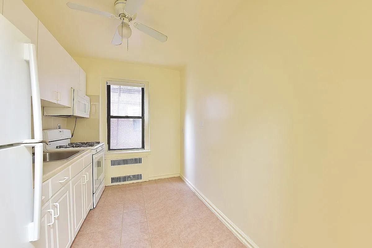 4301 46Th St - Photo 5 of 6