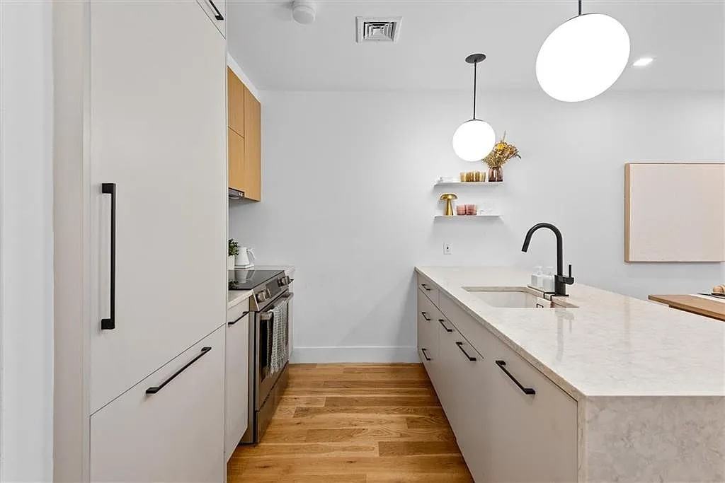 205 Freeman St - Photo 4 of 12