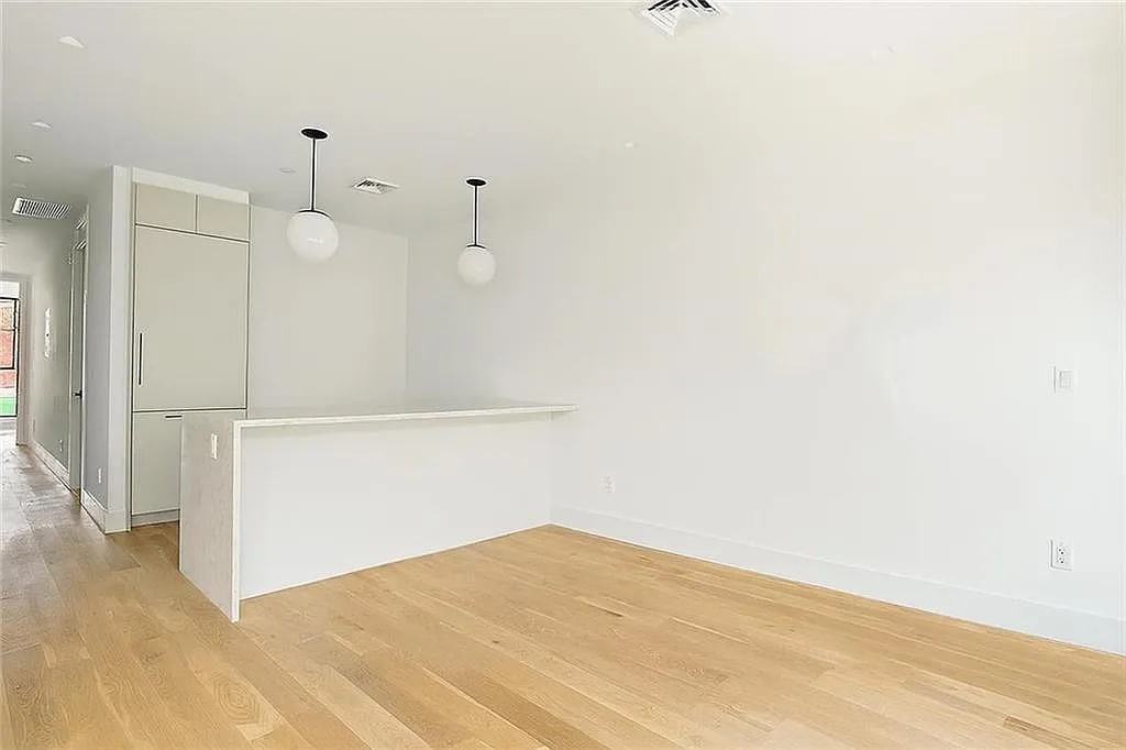 205 Freeman St - Photo 5 of 12
