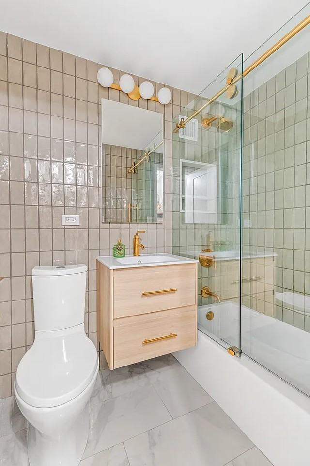 211 Thompson St - Photo 2 of 5