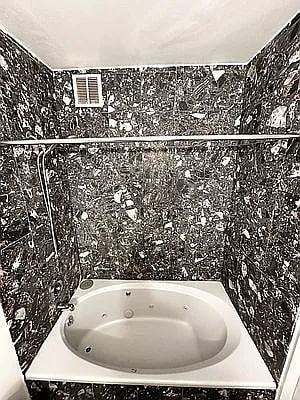 304 E 65Th St - Photo 5 of 10
