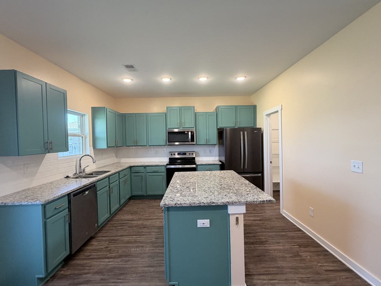 4200 Textile Ln Sw - Photo 6 of 24