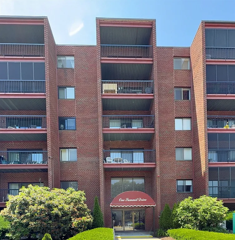 1 Summit Dr #62