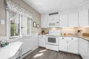 featured image of 48 Landing Ln #48