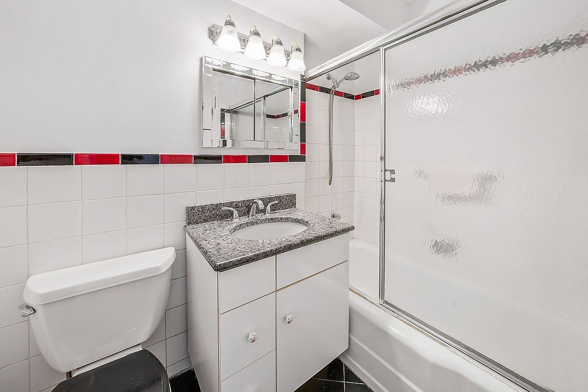 167 E 67th St #7E - Photo 3 of 4