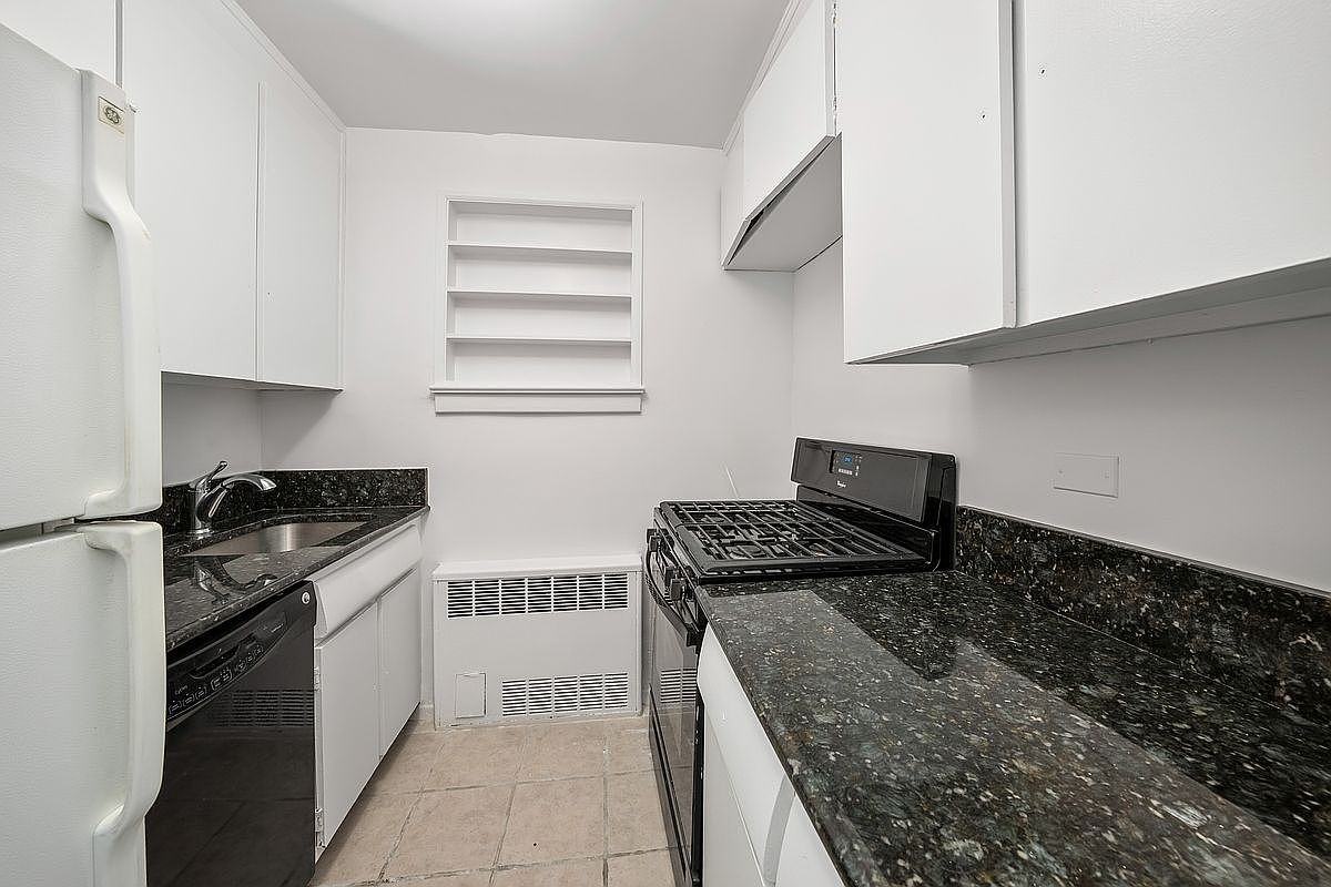 167 E 67th St #7E - Photo 4 of 4