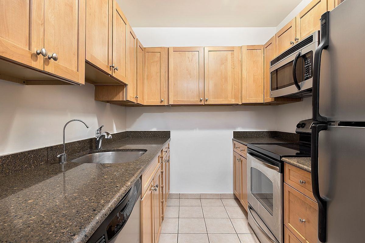 170 E 94th St #6D - Photo 2 of 6