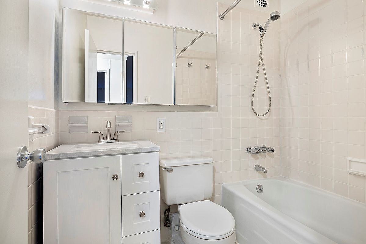 170 E 94th St #6D - Photo 3 of 6