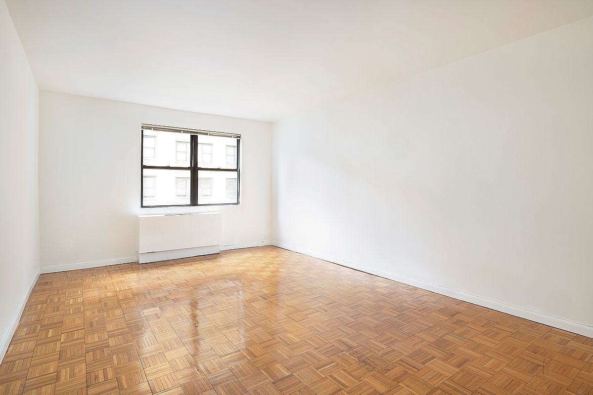 170 E 94th St #6D - Photo 4 of 6