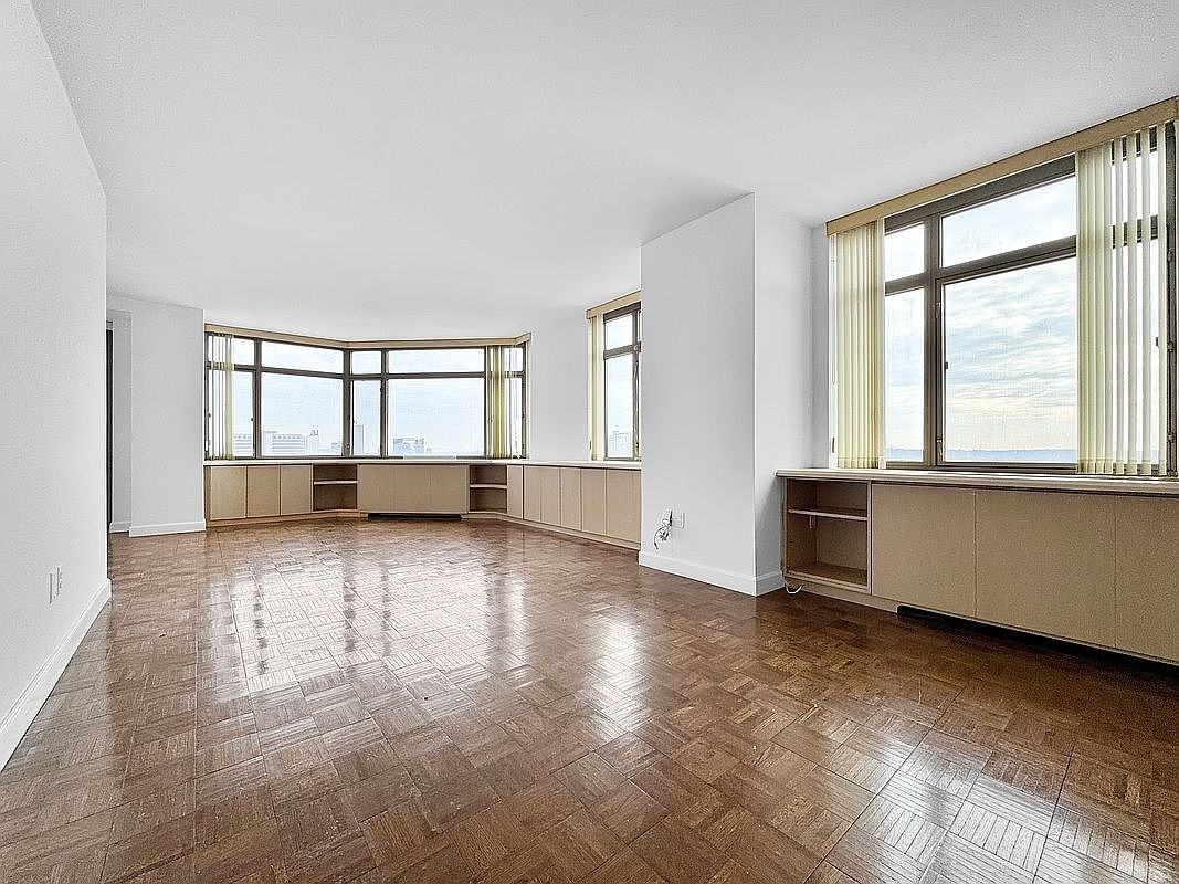 11201 Queens Blvd #18 - Photo 4 of 25