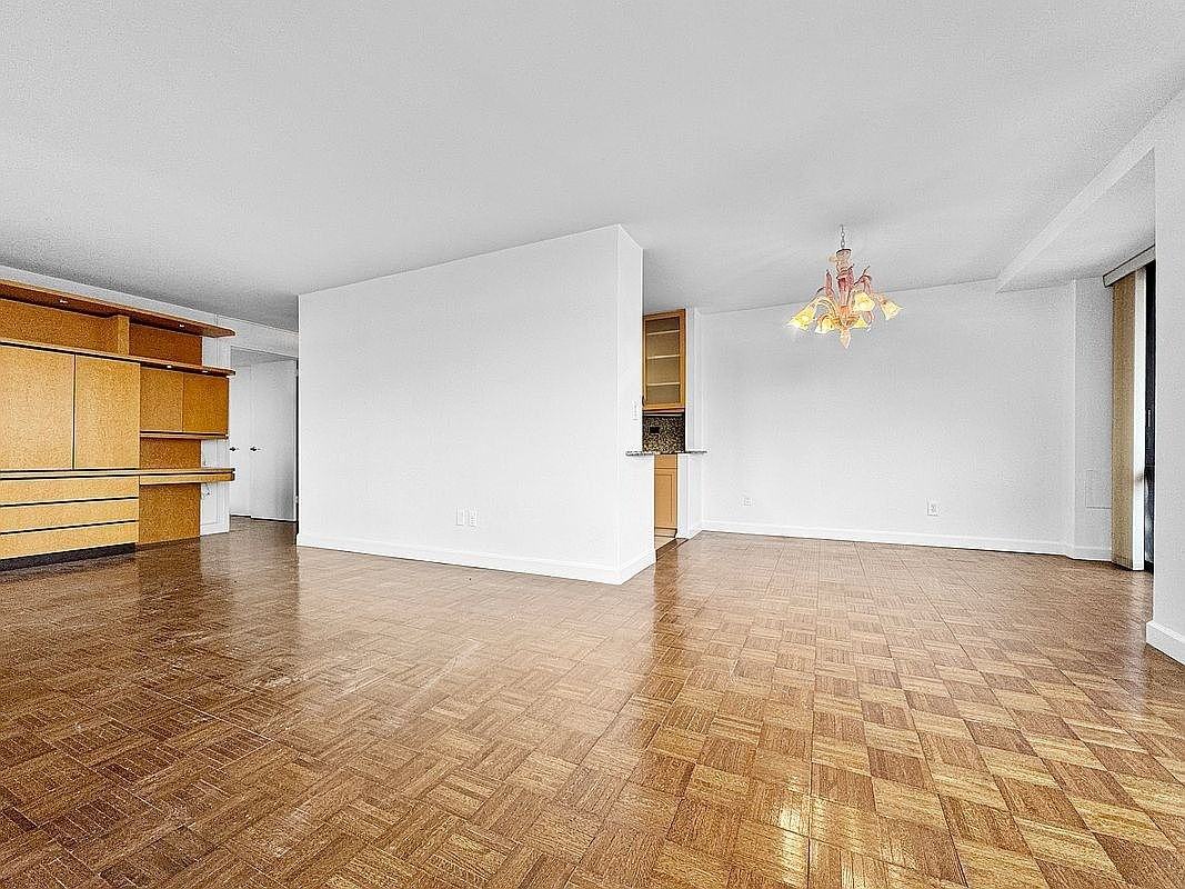 11201 Queens Blvd #18 - Photo 7 of 25