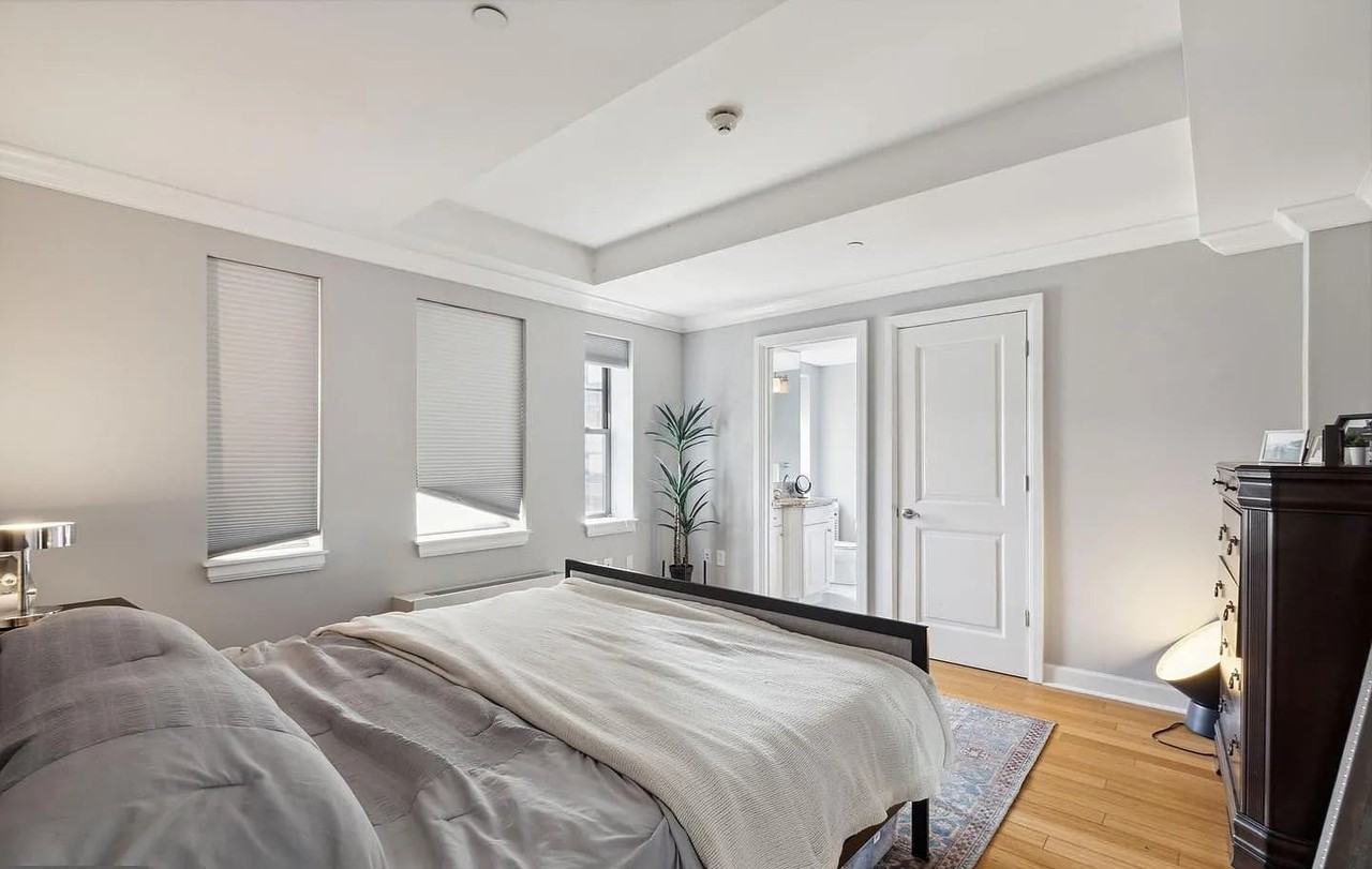 1701 Locust St - Photo 2 of 3