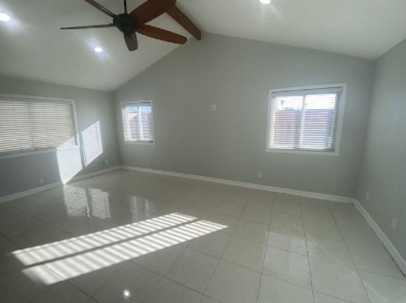 7847 Bacadi Dr - Photo 4 of 15