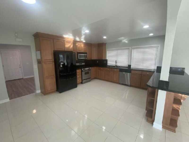 7847 Bacadi Dr - Photo 5 of 15
