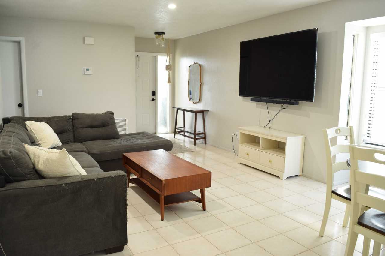 627 Sw Jeanne St #NA - Photo 4 of 24
