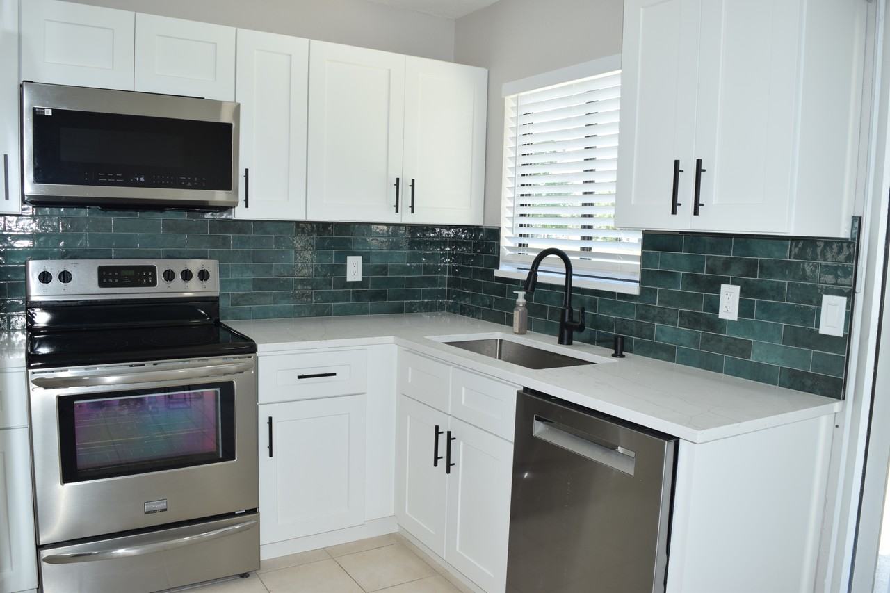 627 Sw Jeanne St #NA - Photo 6 of 24