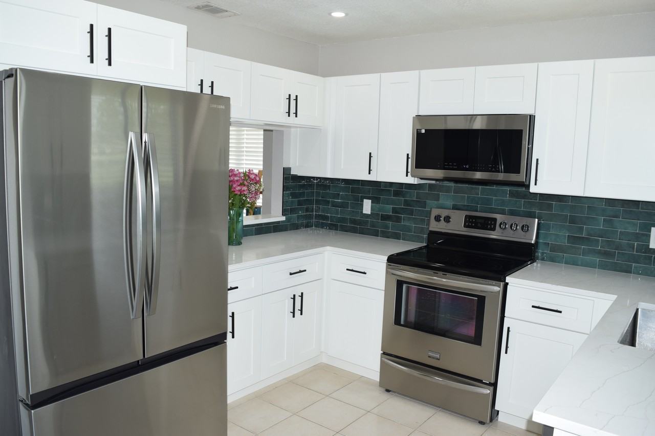 627 Sw Jeanne St #NA - Photo 7 of 24